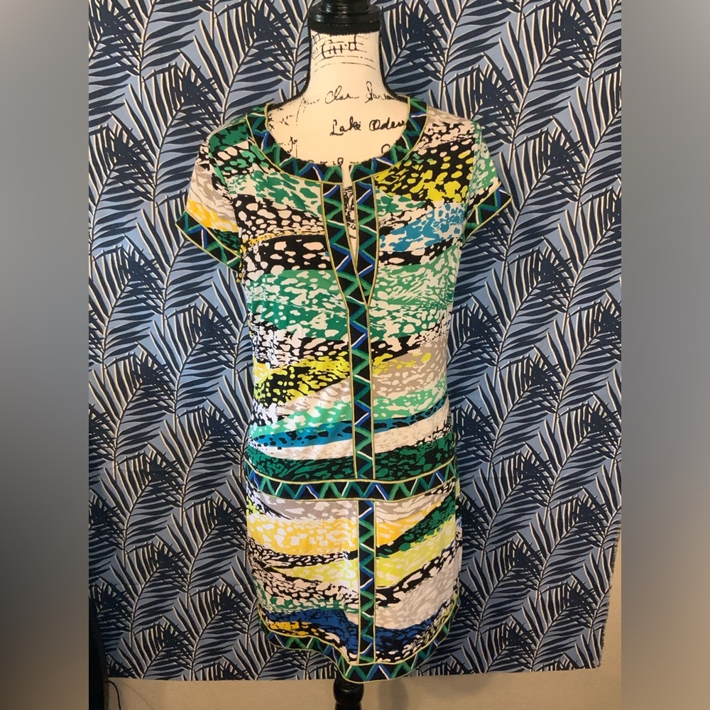 #42 NWT BCBGMAXAZRIA Daily Dress in Color Evergrenco Medium